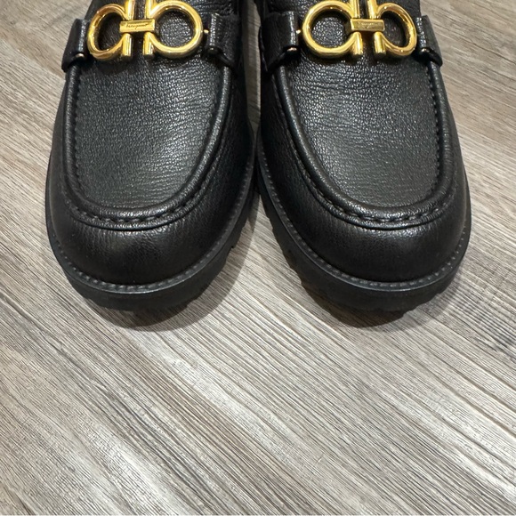 Salvatore Ferragamo Rolo Gancini Logo Embellished Textured Pebble Leather Loafer - Picture 6 of 14